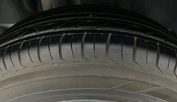 2018 Maruti Swift VXI D, Petrol, Manual, 83,843 km, Right Rear Tyre Tread