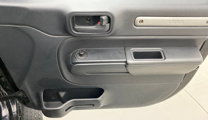 2020 Mahindra Thar LX  P 4WD AT CONVERTIBLE, Petrol, Automatic, 13,879 km, Driver Side Door Panels Control