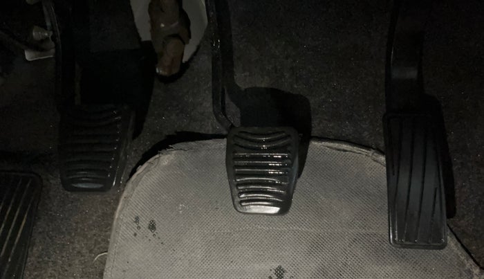 2017 Mahindra Kuv100 K6 6 STR, Petrol, Manual, 42,259 km, Pedals