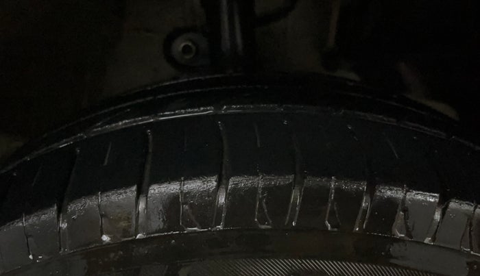 2017 Mahindra Kuv100 K6 6 STR, Petrol, Manual, 42,259 km, Right Front Tyre Tread