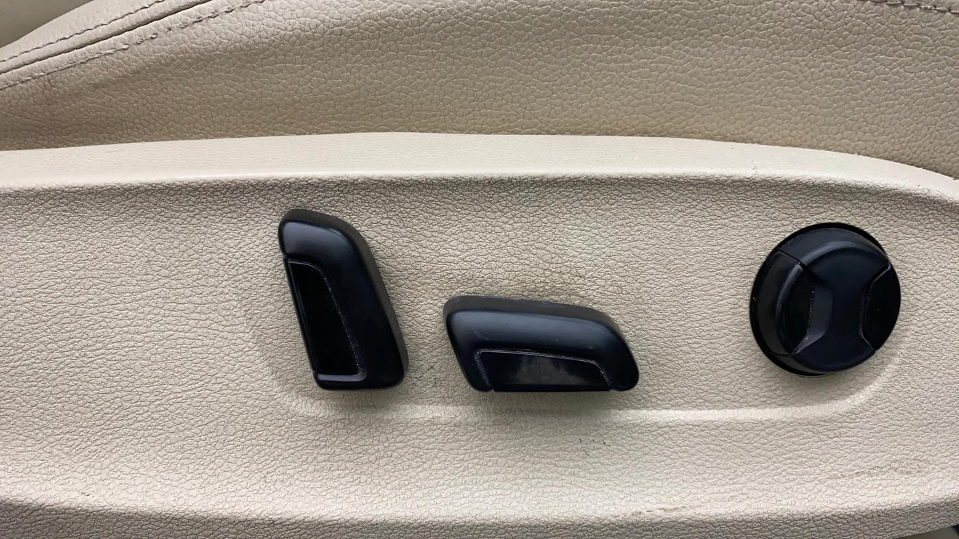 2013 Volkswagen Jetta HIGHLINE TDI AT, Diesel, Automatic, 1,34,202 km, Driver Side Adjustment Panel