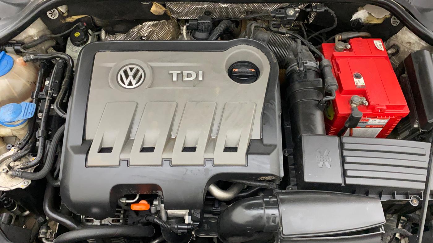2013 Volkswagen Jetta HIGHLINE TDI AT, Diesel, Automatic, 1,34,202 km, Open Bonet