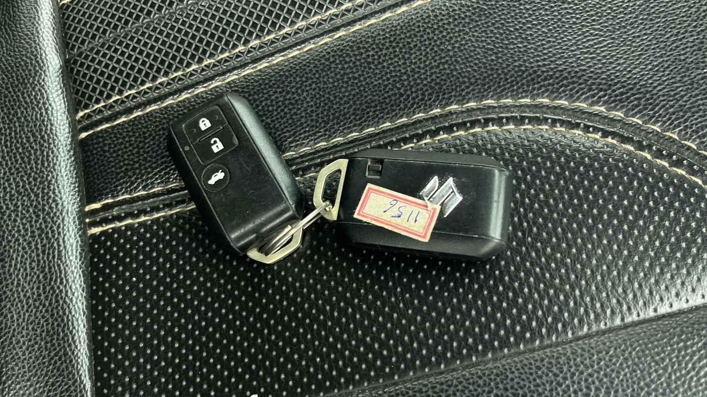 2018 Maruti Dzire ZXI, Petrol, Manual, 80,091 km, Key Close Up