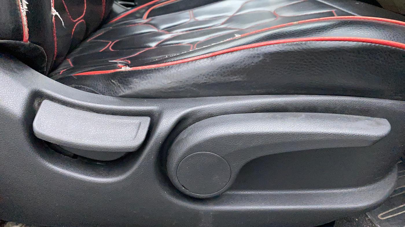 2017 Hyundai Verna 1.6 CRDI SX + AT, Diesel, Automatic, 90,401 km, Driver Side Adjustment Panel