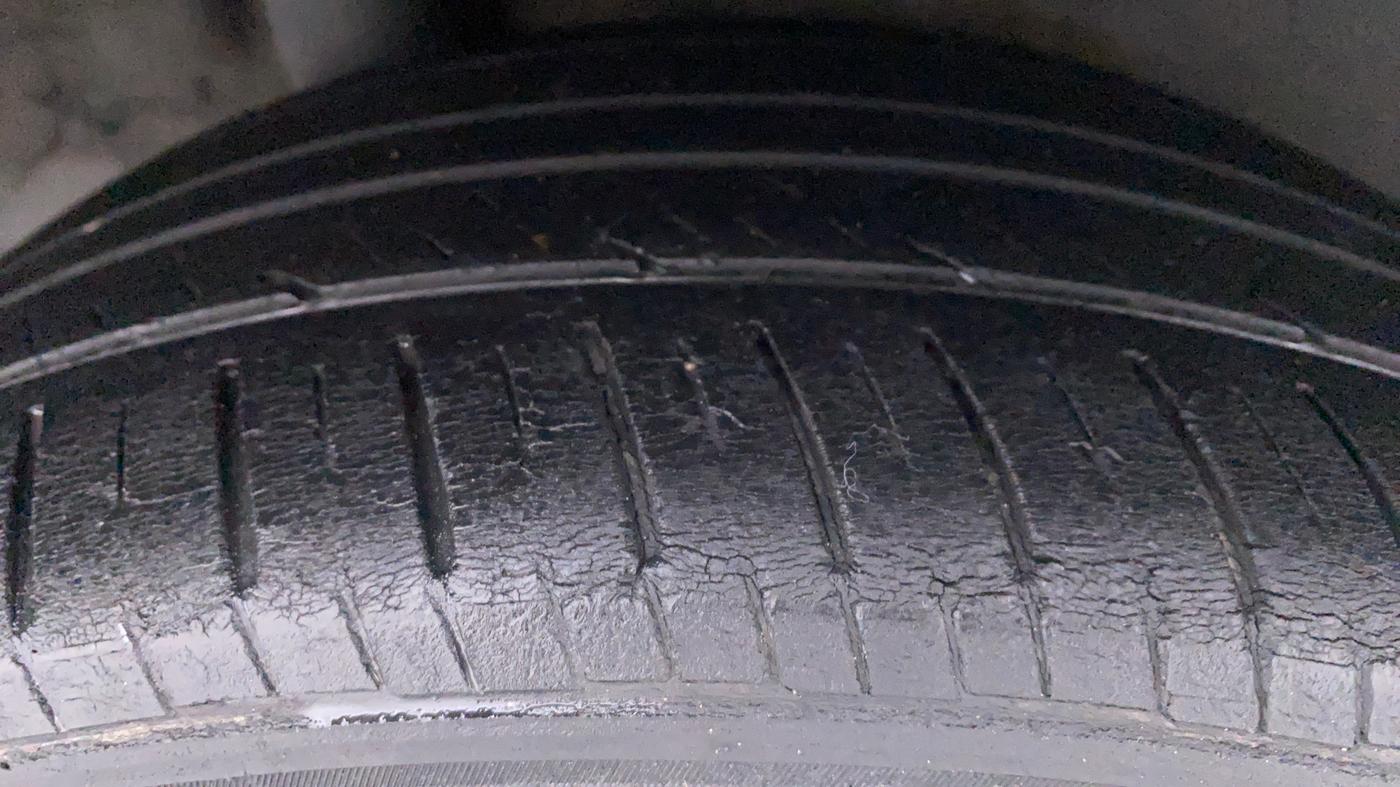 2017 Hyundai Verna 1.6 CRDI SX + AT, Diesel, Automatic, 90,401 km, Right Rear Tyre Tread