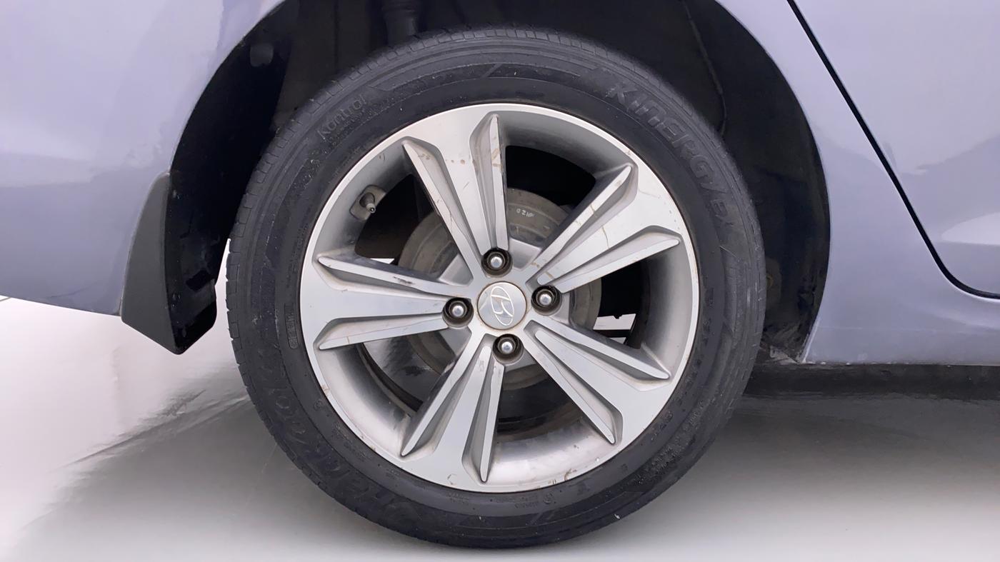 2017 Hyundai Verna 1.6 CRDI SX + AT, Diesel, Automatic, 90,401 km, Right Rear Wheel