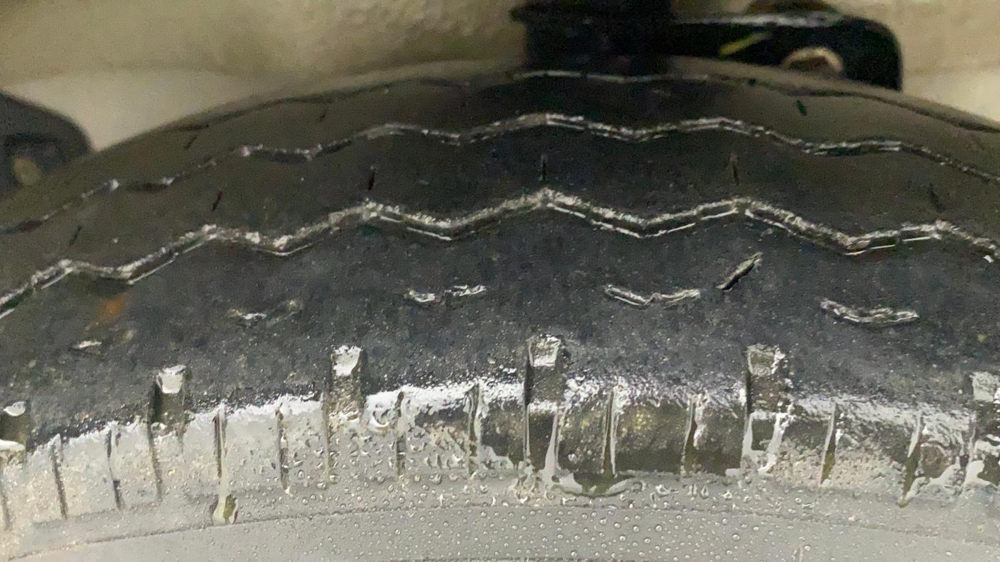 2022 Maruti Eeco 5 STR AC CNG (O), CNG, Manual, 30,328 km, Right Front Tyre Tread