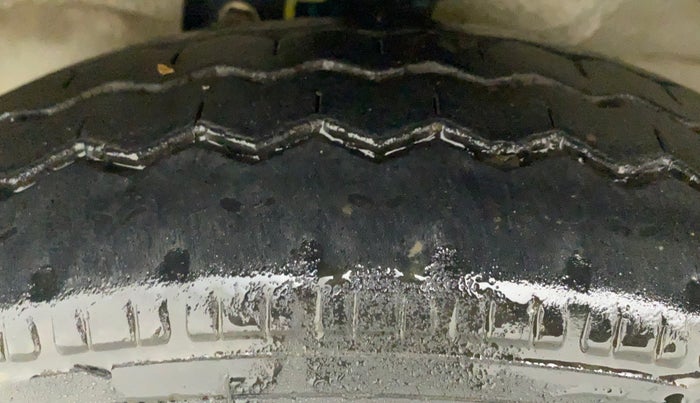 2022 Maruti Eeco 5 STR AC CNG (O), CNG, Manual, 30,328 km, Left Front Tyre Tread