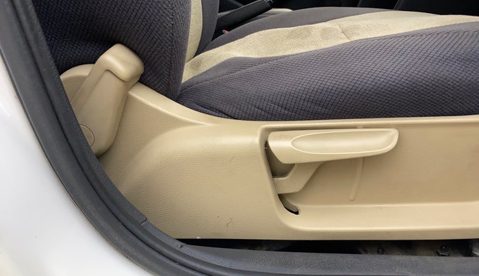 2016 Volkswagen Ameo COMFORTLINE 1.2L, Petrol, Manual, 59,217 km, Driver Side Adjustment Panel