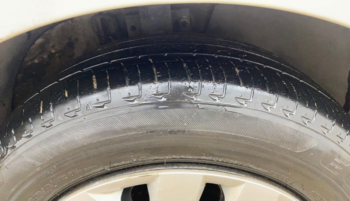 2016 Volkswagen Ameo COMFORTLINE 1.2L, Petrol, Manual, 59,217 km, Right Front Tyre Tread