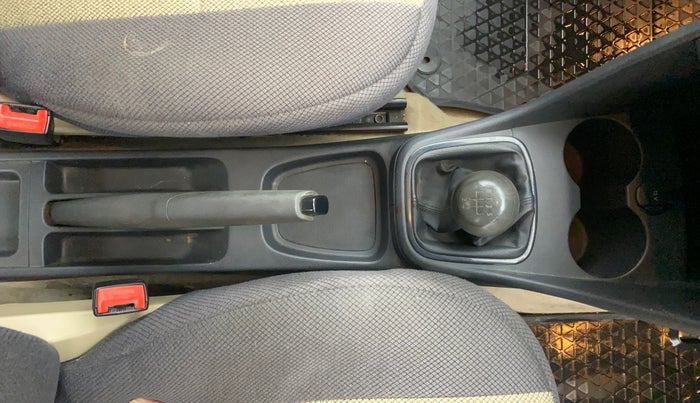 2016 Volkswagen Ameo COMFORTLINE 1.2L, Petrol, Manual, 59,217 km, Gear Lever