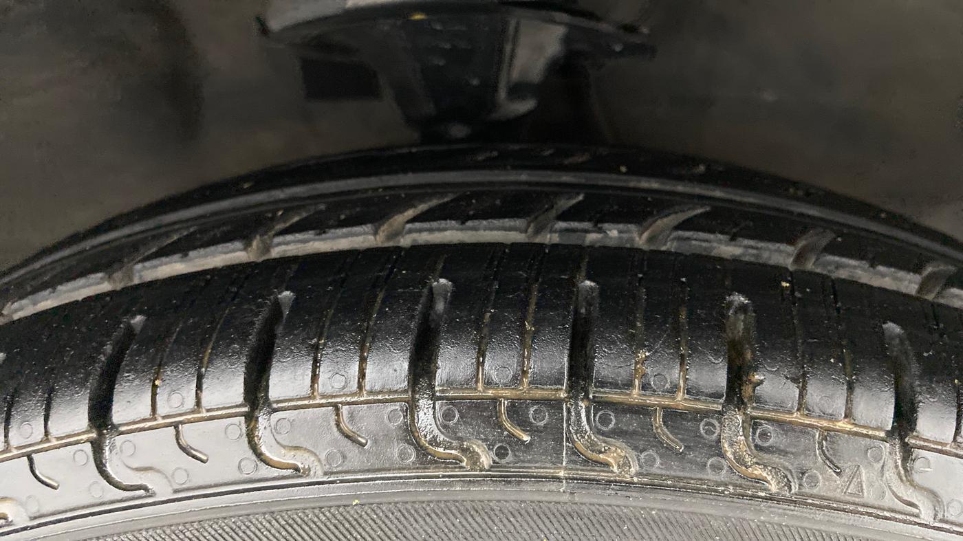 2012 Hyundai i10 MAGNA 1.2, Petrol, Manual, 22,363 km, Right Front Tyre Tread