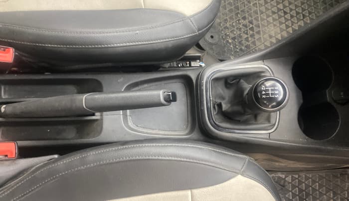 2021 Volkswagen Polo TRENDLINE 1.0L, Petrol, Manual, 56,113 km, Gear Lever