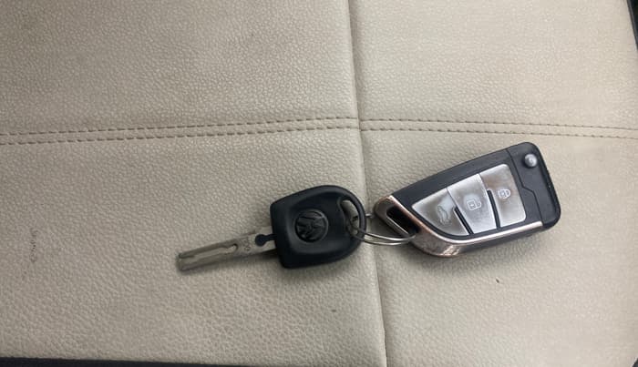 2021 Volkswagen Polo TRENDLINE 1.0L, Petrol, Manual, 56,113 km, Key Close Up