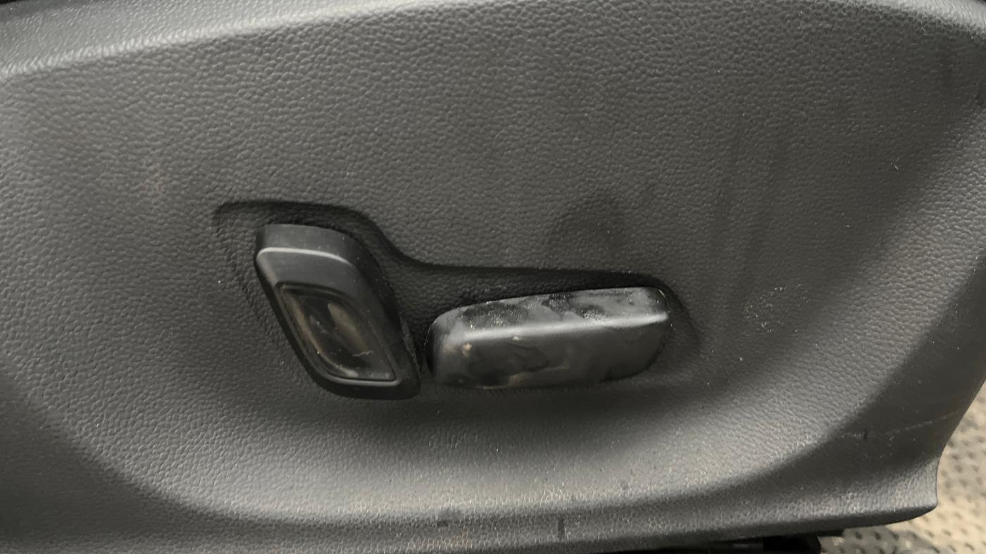 2022 MG ASTOR SAVVY 1.5 CVT, Petrol, Automatic, 20,617 km, Driver Side Adjustment Panel