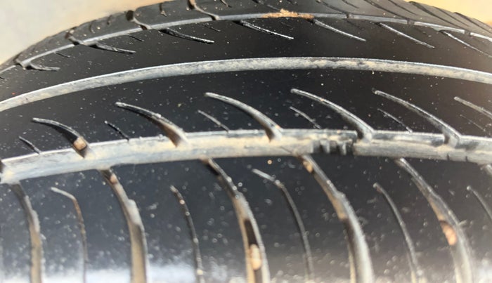 2017 Renault Kwid RXL 1.0 AMT, Petrol, Automatic, 55,504 km, Left Rear Tyre Tread