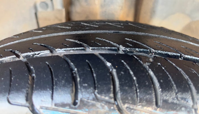 2017 Renault Kwid RXL 1.0 AMT, Petrol, Automatic, 55,504 km, Left Front Tyre Tread