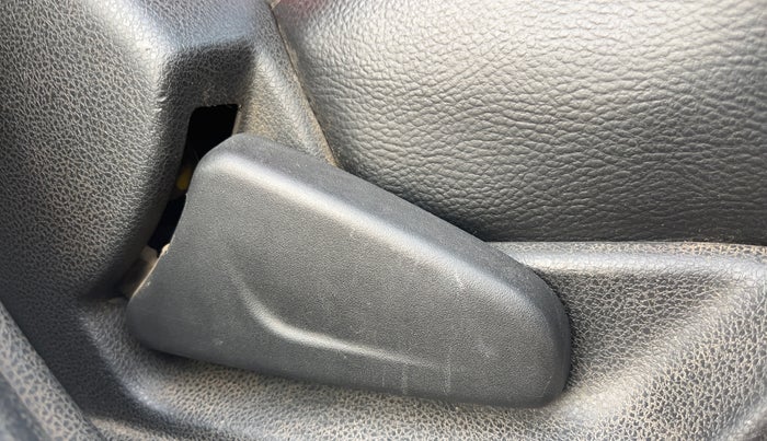 2017 Renault Kwid RXL 1.0 AMT, Petrol, Automatic, 55,504 km, Driver Side Adjustment Panel