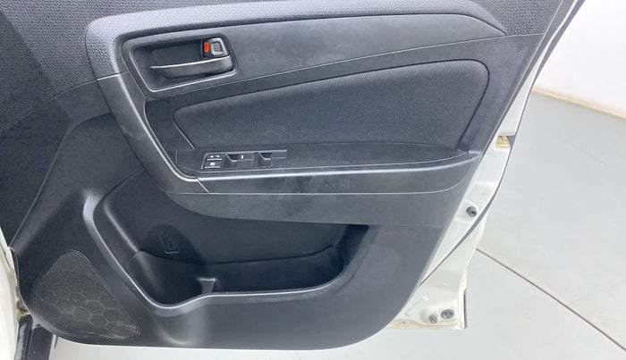2020 Maruti Vitara Brezza VXI, Petrol, Manual, 74,600 km, Driver Side Door Panels Control