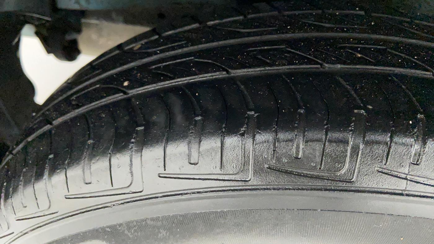 2010 Maruti Ritz VXI GENUS, Petrol, Manual, 97,210 km, Right Rear Tyre Tread