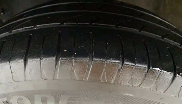 2016 Mahindra Kuv100 K4 D 5 STR, Diesel, Manual, 39,327 km, Left Front Tyre Tread