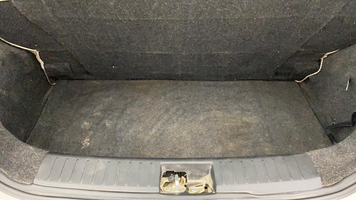 2016 Mahindra Kuv100 K4 D 5 STR, Diesel, Manual, 39,327 km, Boot Inside