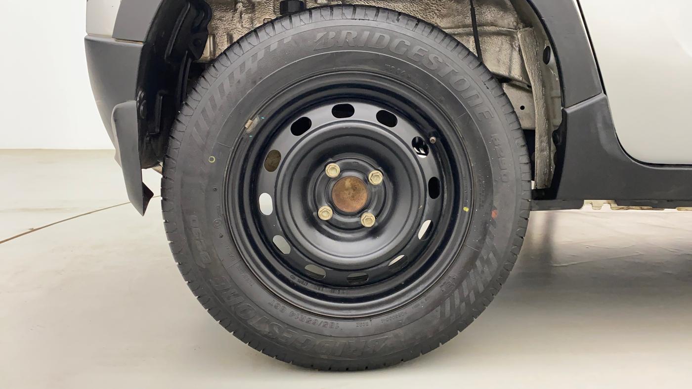 2016 Mahindra Kuv100 K4 D 5 STR, Diesel, Manual, 39,327 km, Right Rear Wheel