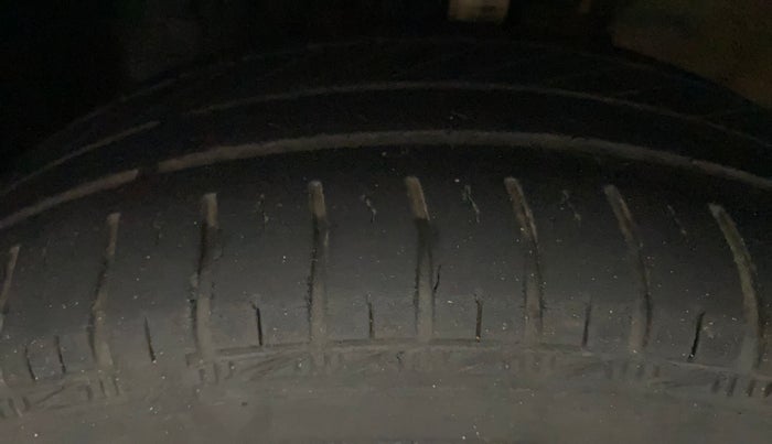 2019 Volkswagen Ameo TRENDLINE 1.0L, Petrol, Manual, 48,540 km, Left Front Tyre Tread