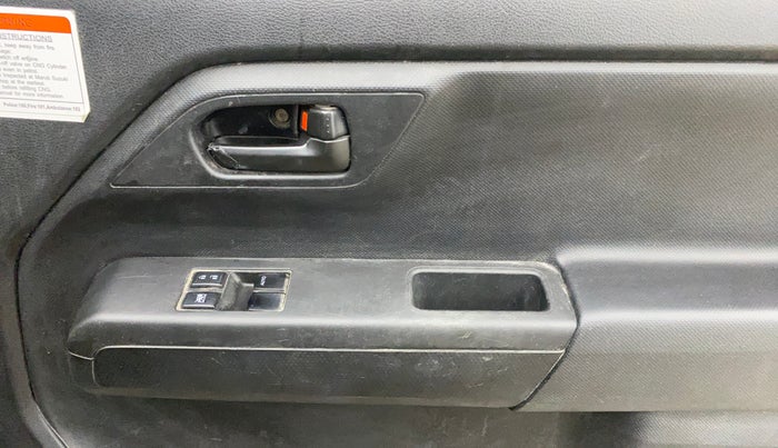 2019 Maruti New Wagon-R LXI CNG 1.0, CNG, Manual, 1,09,645 km, Driver Side Door Panels Control