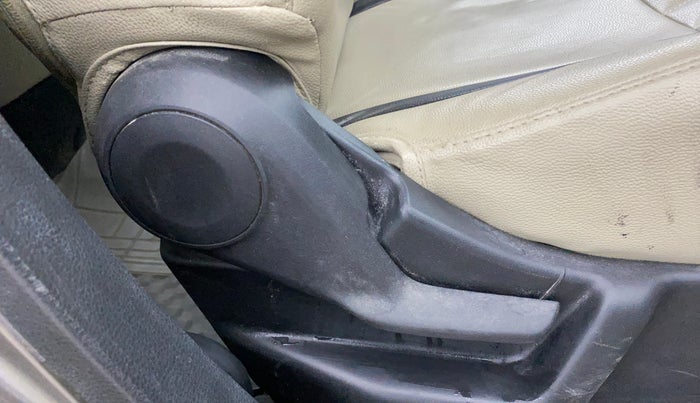 2019 Maruti New Wagon-R LXI CNG 1.0, CNG, Manual, 1,09,645 km, Driver Side Adjustment Panel