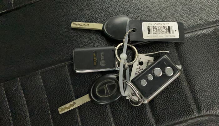 2023 Tata Tiago XM CNG, CNG, Manual, 78,031 km, Key Close Up
