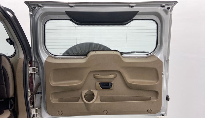 2018 Mahindra TUV300 T 10 MT Dual Tone, Diesel, Manual, 76,944 km, Boot Door Open