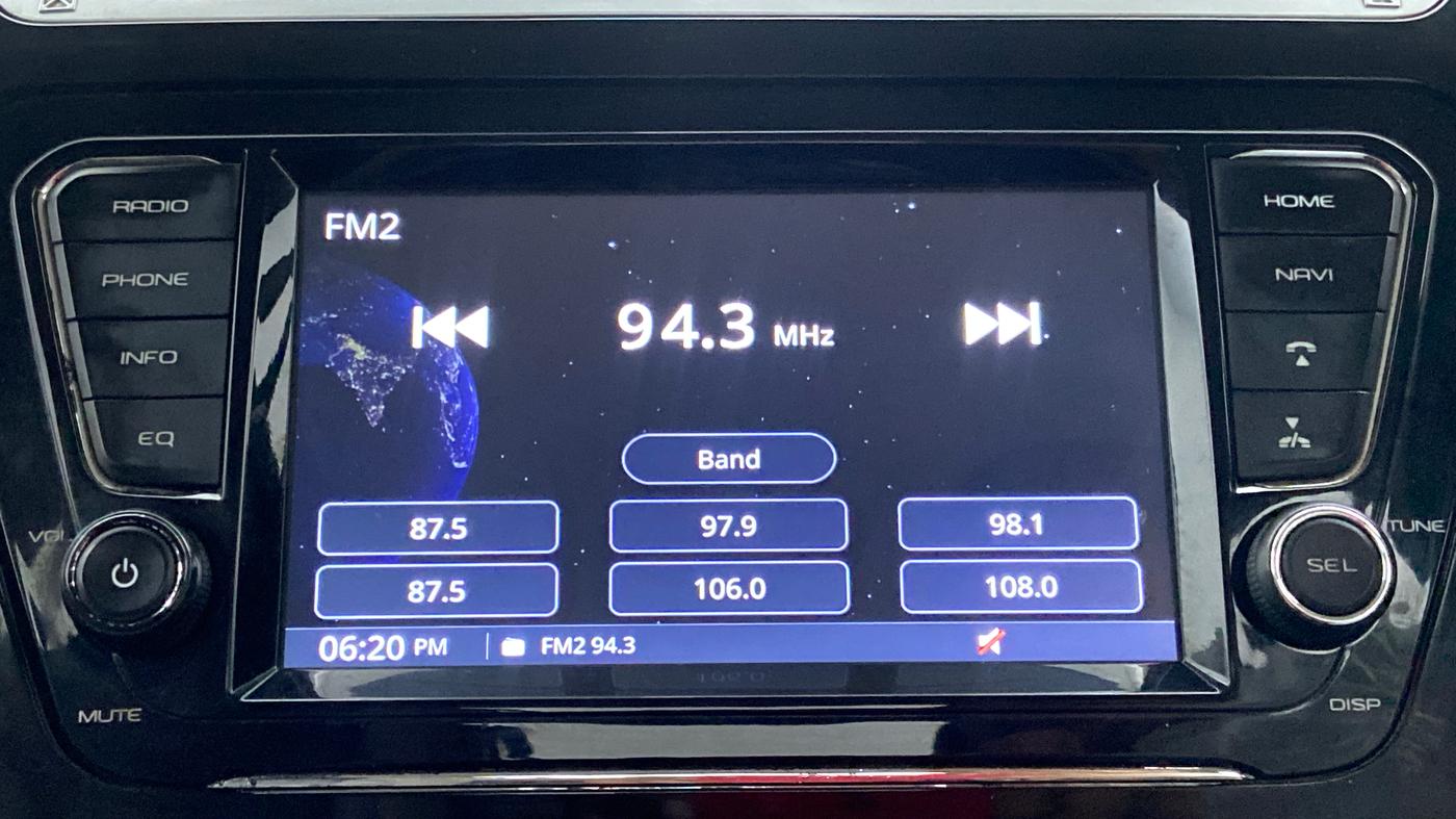 2018 Mahindra TUV300 T 10 MT Dual Tone, Diesel, Manual, 76,944 km, Infotainment System