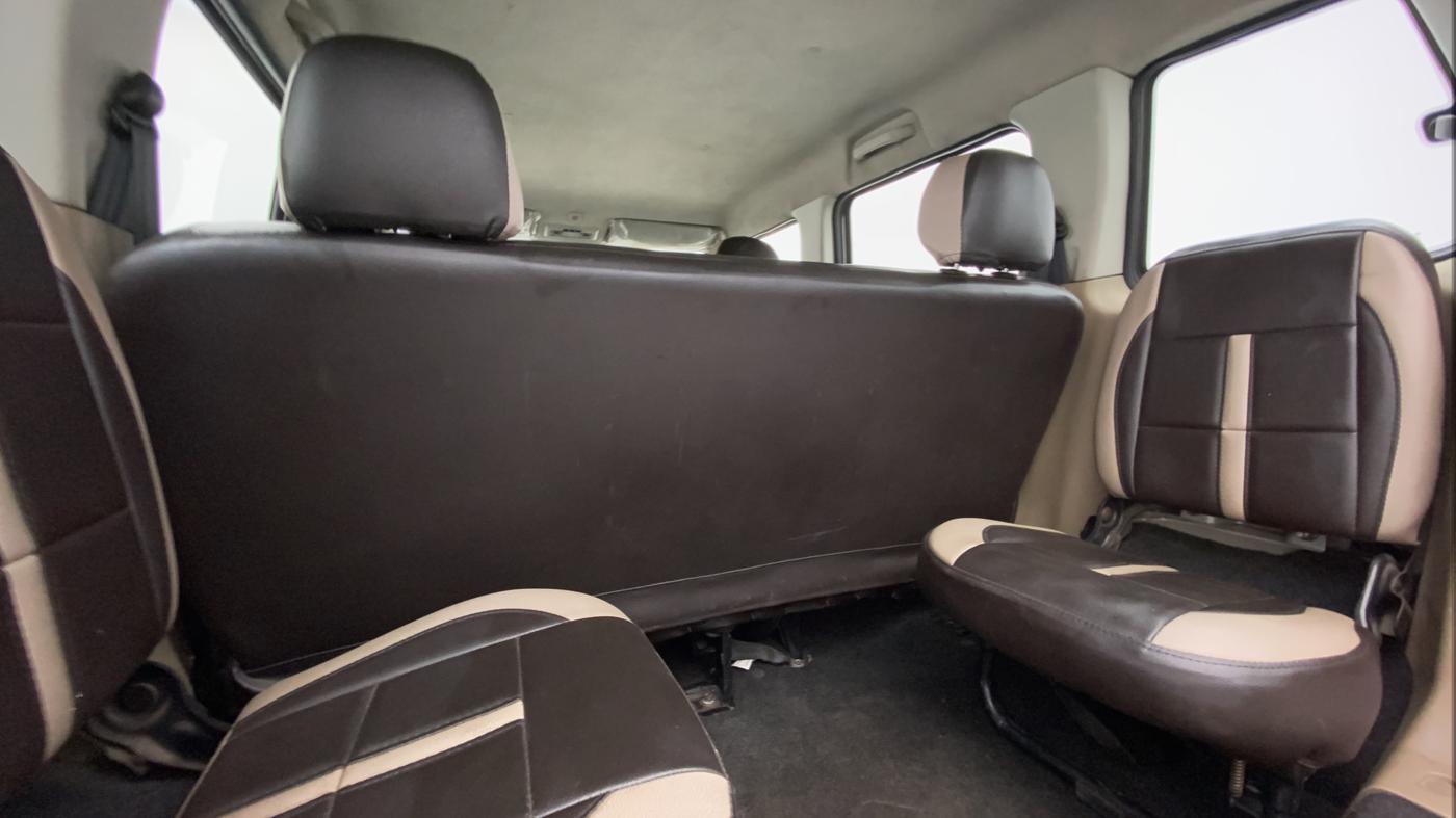 2018 Mahindra TUV300 T 10 MT Dual Tone, Diesel, Manual, 76,944 km, Third Seat Row ( optional )