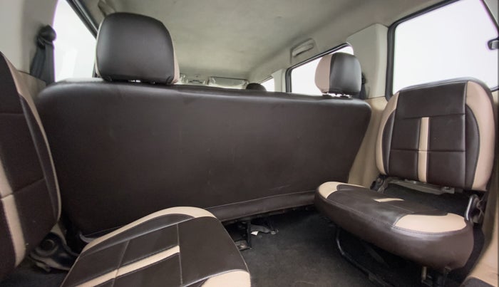 2018 Mahindra TUV300 T 10 MT Dual Tone, Diesel, Manual, 76,944 km, Third Seat Row ( optional )