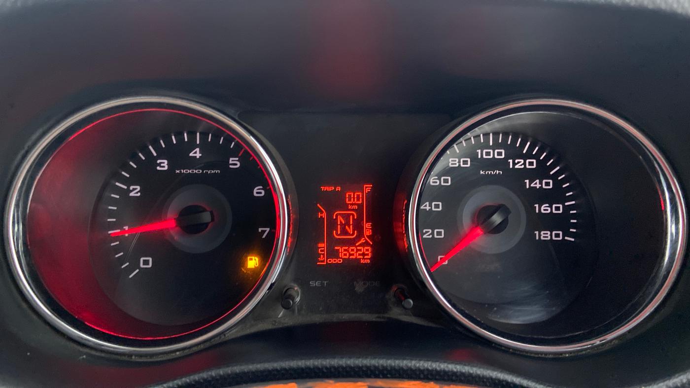 2018 Mahindra TUV300 T 10 MT Dual Tone, Diesel, Manual, 76,944 km, Odometer Image