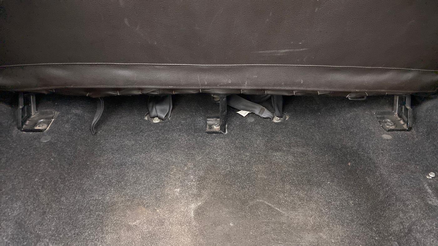 2018 Mahindra TUV300 T 10 MT Dual Tone, Diesel, Manual, 76,944 km, Boot Inside