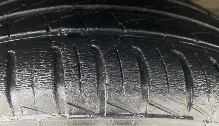 2022 Renault Kwid CLIMBER MT 1.0, Petrol, Manual, 38,000 km, Left Front Tyre Tread