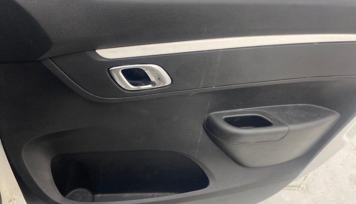 2022 Renault Kwid CLIMBER MT 1.0, Petrol, Manual, 38,000 km, Driver Side Door Panels Control