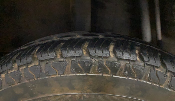 2016 Datsun Redi Go S, Petrol, Manual, 76,276 km, Right Rear Tyre Tread