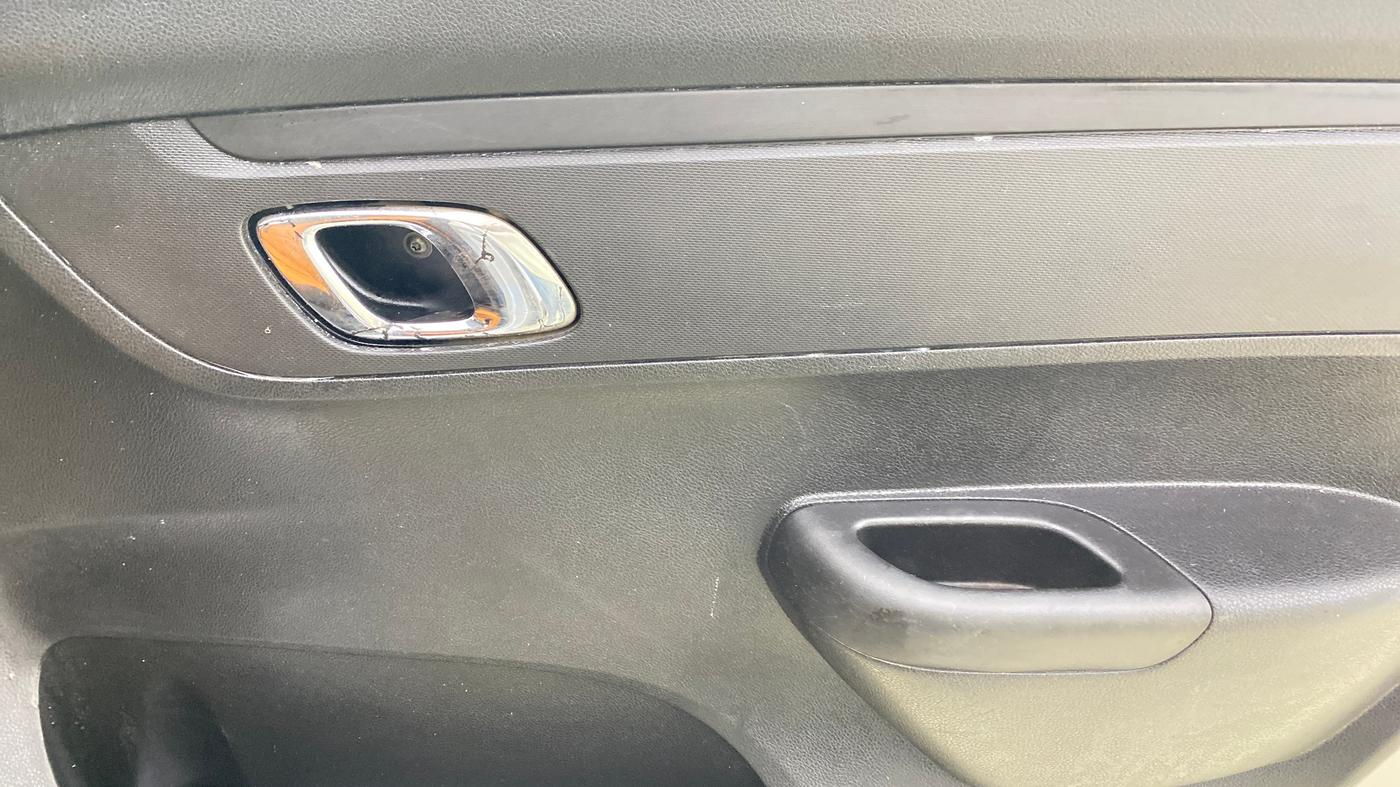 2019 Renault Kwid RXT 1.0 AMT (O), Petrol, Automatic, 35,531 km, Driver Side Door Panels Control