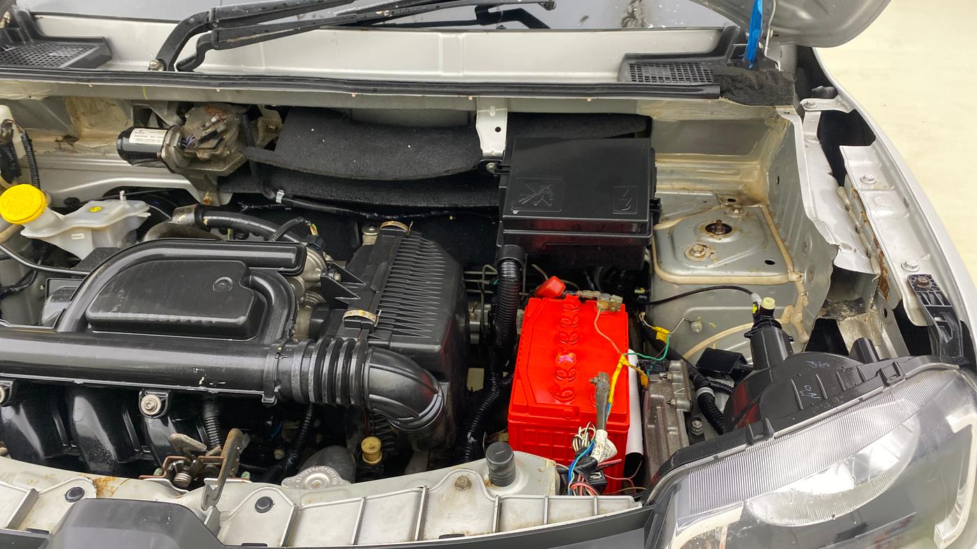 2019 Renault Kwid RXT 1.0 AMT (O), Petrol, Automatic, 35,531 km, Engine View - Left