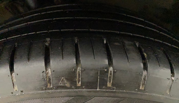 2019 Volkswagen Polo HIGHLINE PLUS 1.0, Petrol, Manual, 15,966 km, Left Front Tyre Tread