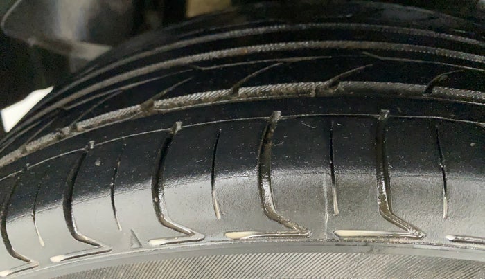 2018 Maruti Dzire ZXI AMT, CNG, Automatic, 62,127 km, Right Rear Tyre Tread