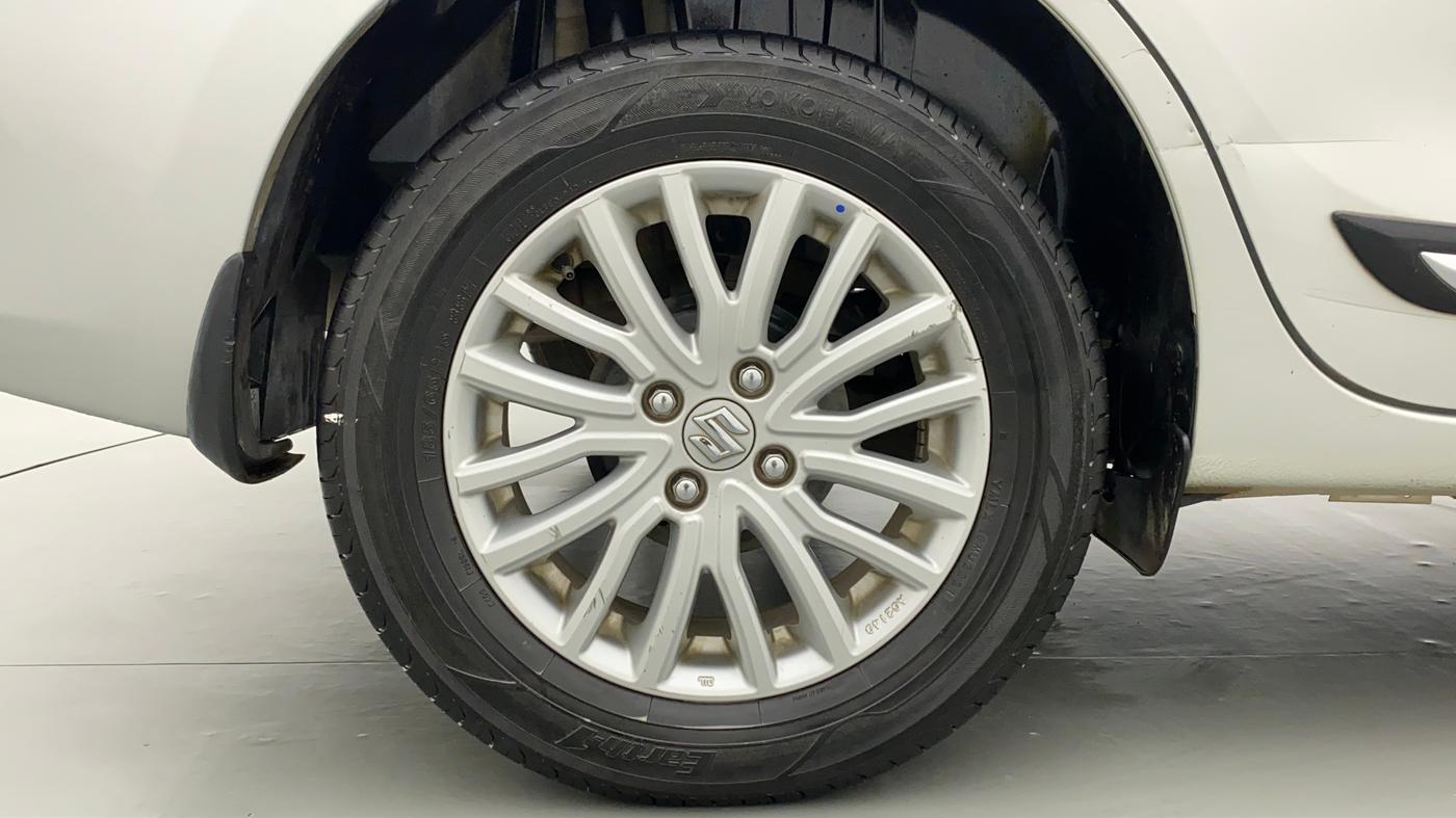 2018 Maruti Dzire ZXI AMT, CNG, Automatic, 62,127 km, Right Rear Wheel