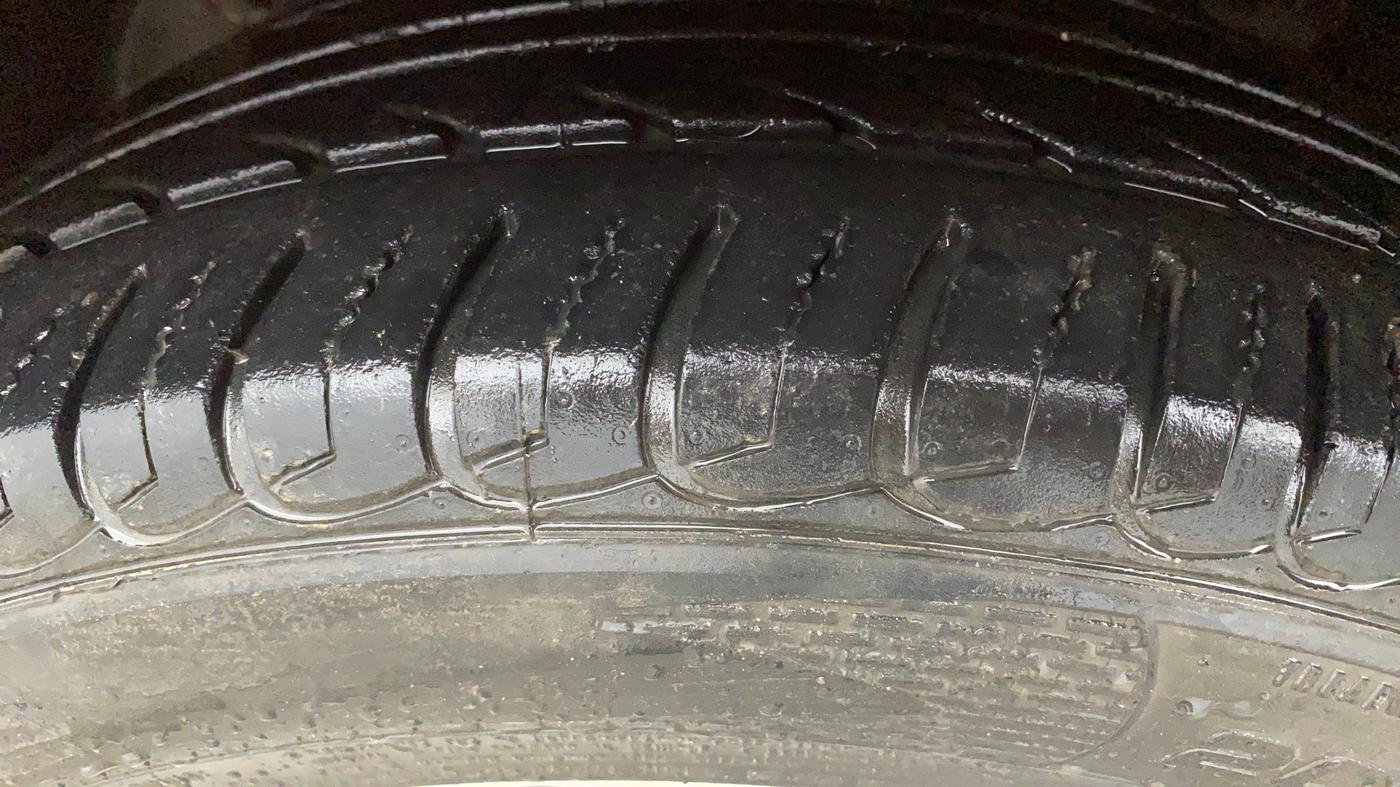 2015 Ford Ecosport TITANIUM 1.5L PETROL AT, Petrol, Automatic, 71,579 km, Left Front Tyre Tread