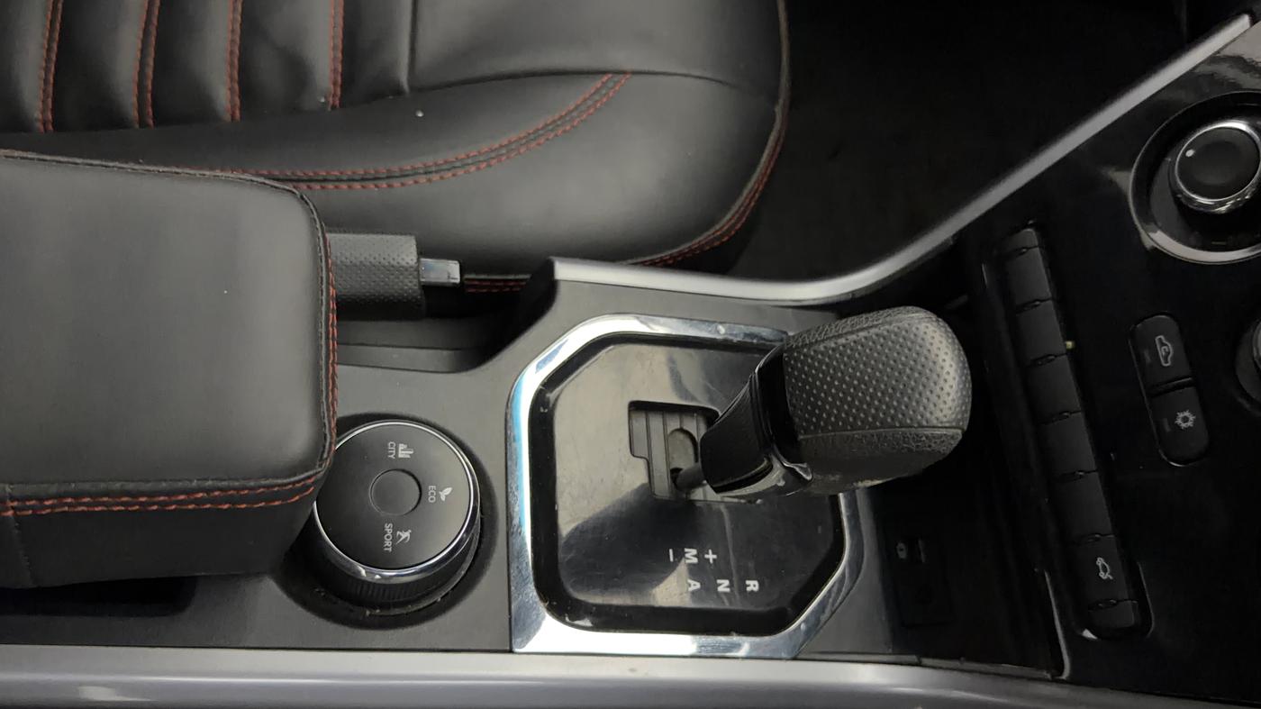 2022 Tata NEXON XMA SUNROOF PETROL, Petrol, Automatic, 66,132 km, Gear Lever