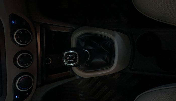 2015 Hyundai Xcent S 1.2, Petrol, Manual, 85,465 km, Gear Lever