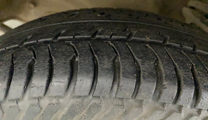 2015 Maruti Alto K10 VXI, Petrol, Manual, 60,831 km, Left Front Tyre Tread