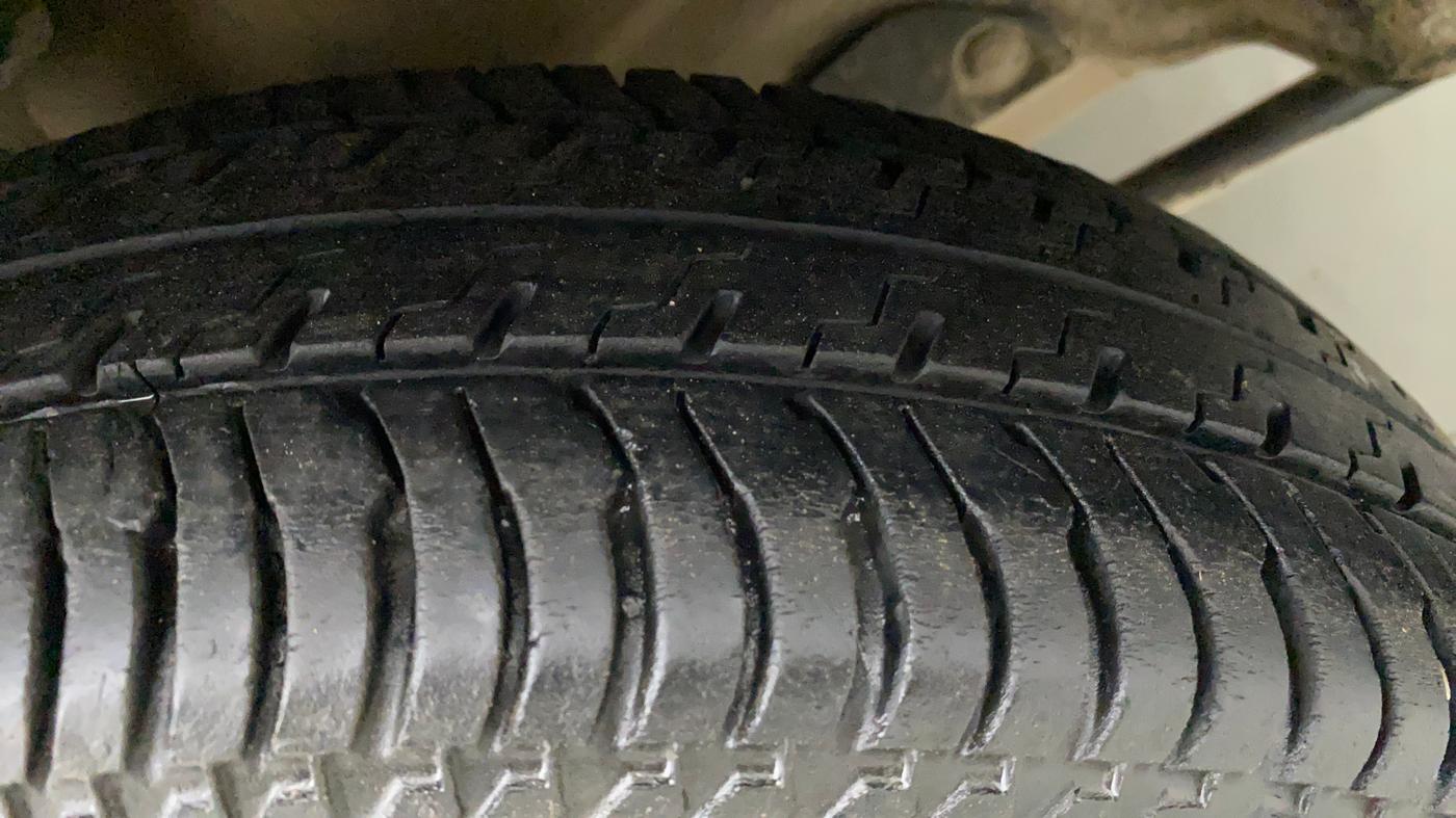 2015 Maruti Alto K10 VXI, Petrol, Manual, 60,831 km, Right Front Tyre Tread